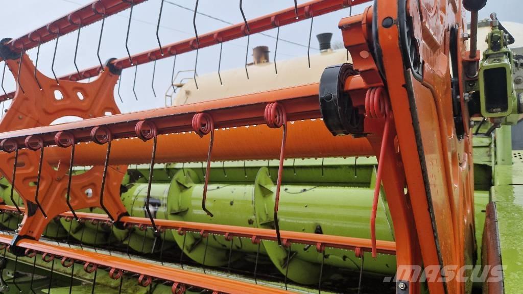 CLAAS Vario 1050 Harvester Headers