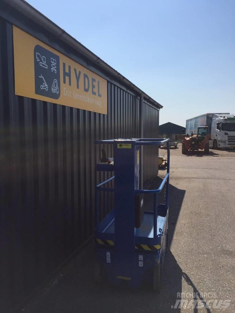 UpRight TM12 Vertical mast lifts