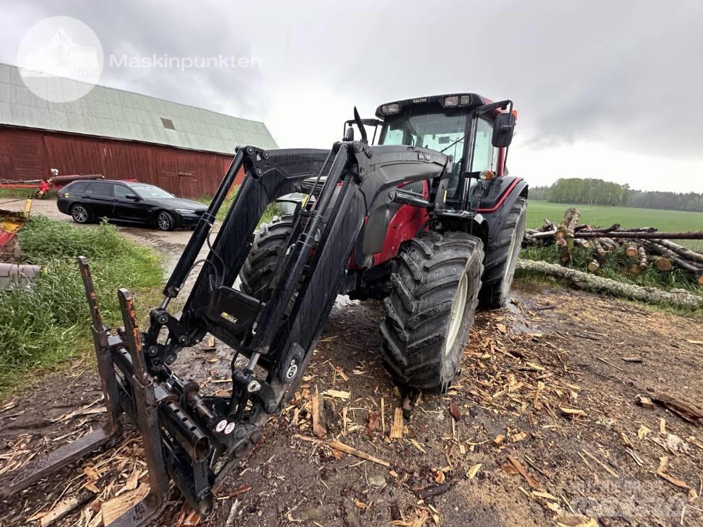 Valtra N 121 Tractors