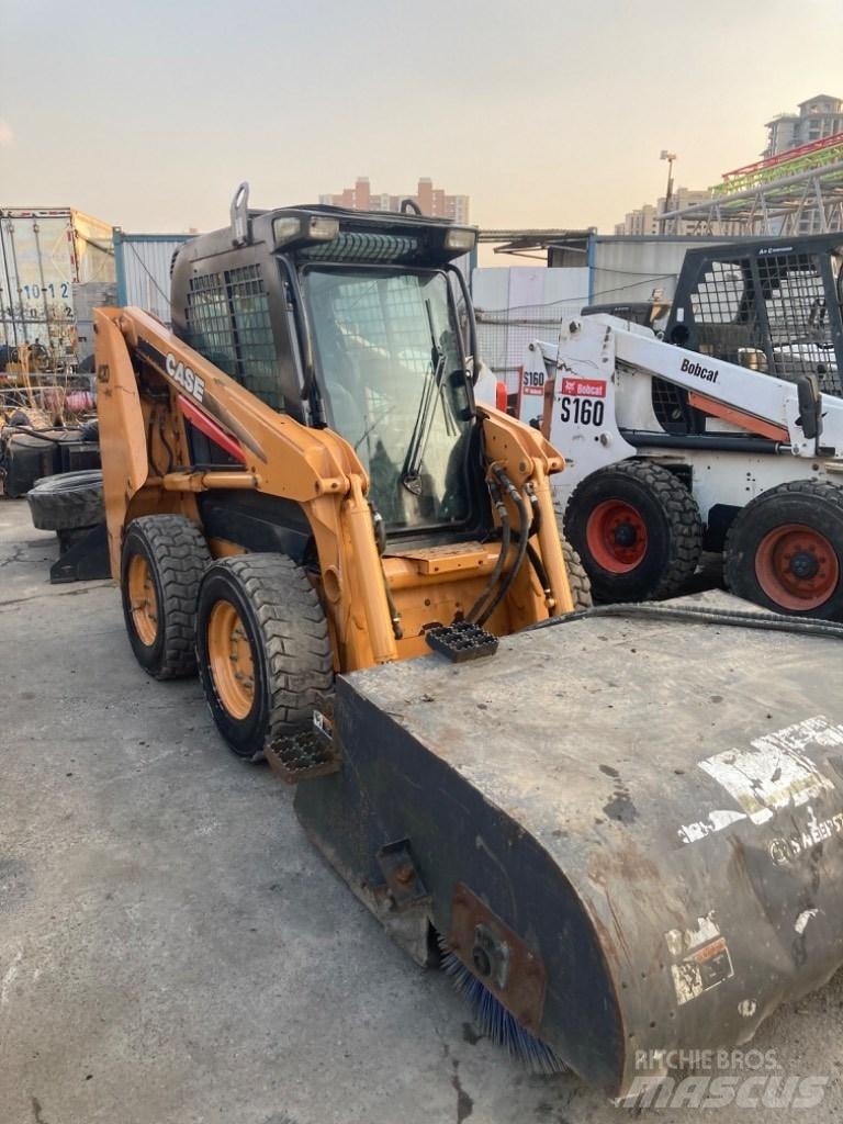 CASE 420 Skid Steer Loaders