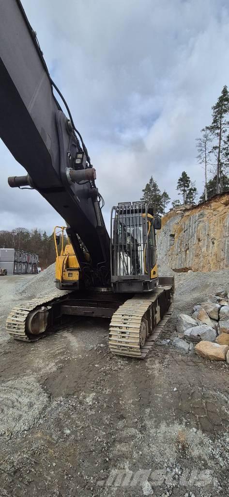 Volvo 305C Demolition