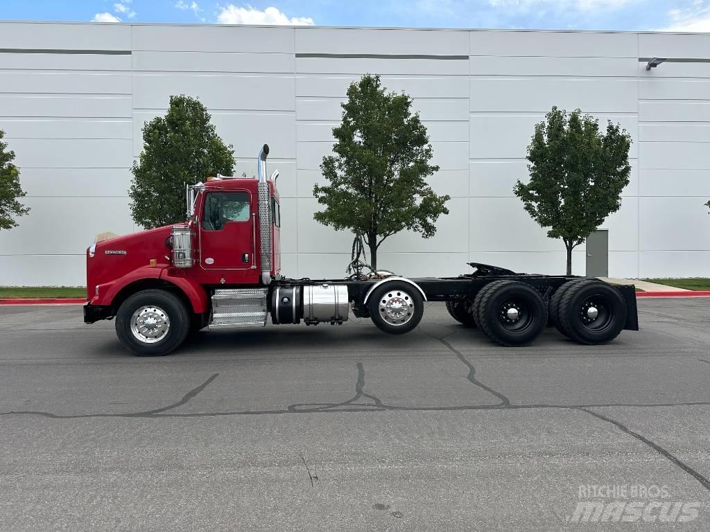 Kenworth T 800 Conventional Trucks / Tractor Trucks