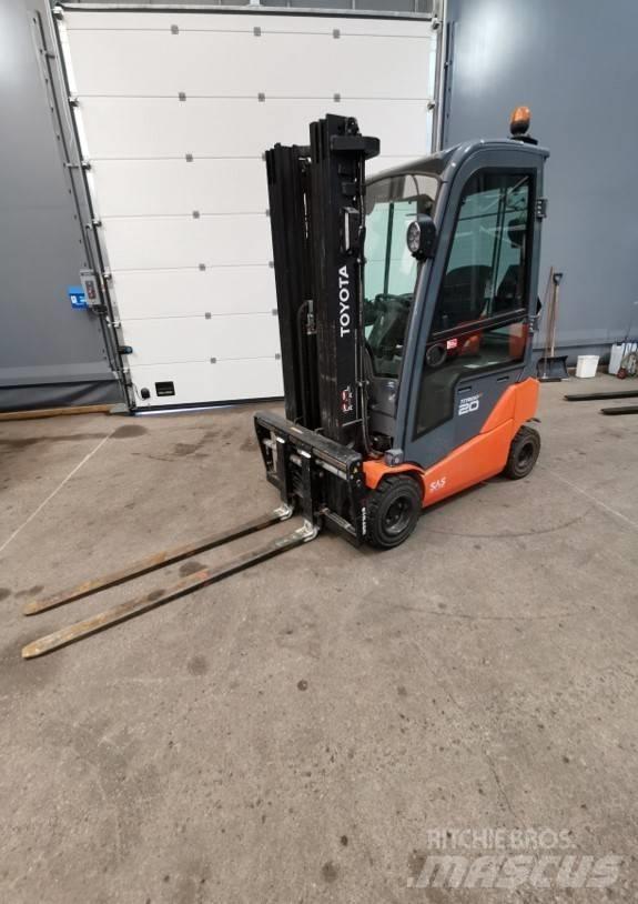 Toyota 8FBMK20T Electric Forklifts