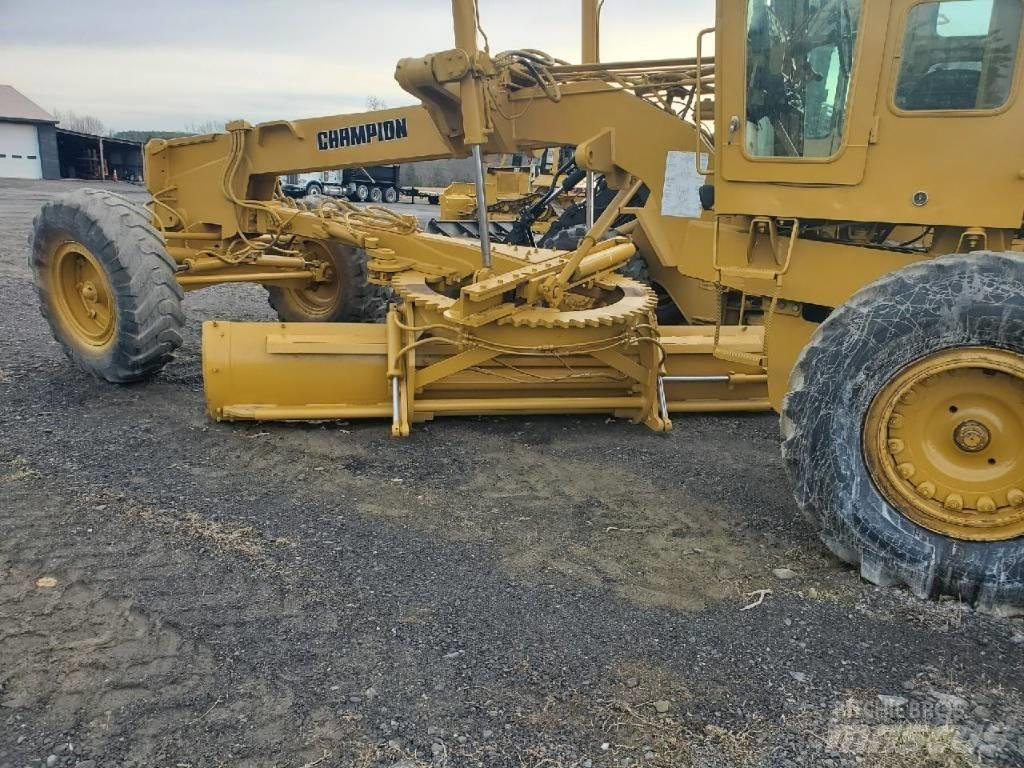 Champion 715 Motor Graders