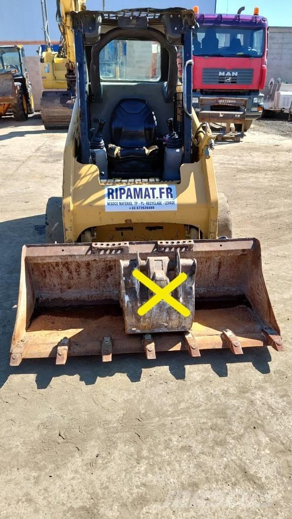 CAT 216 B Mini Loader