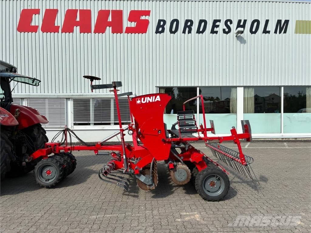 Unia Amber 900/3 Farm Drills