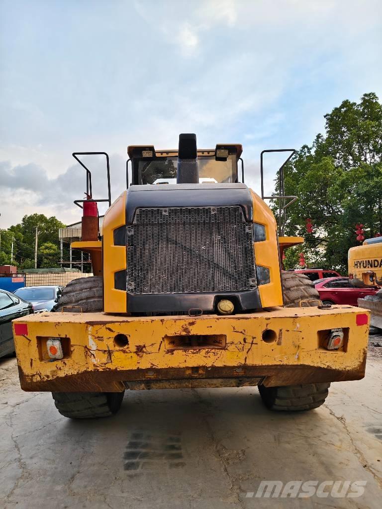 Volvo L 120 Wheel Loaders