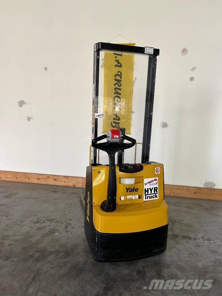 Yale MS 10 E Pedestrian stacker