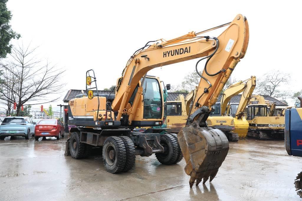 Hyundai 150W-9 Wheeled Excavators