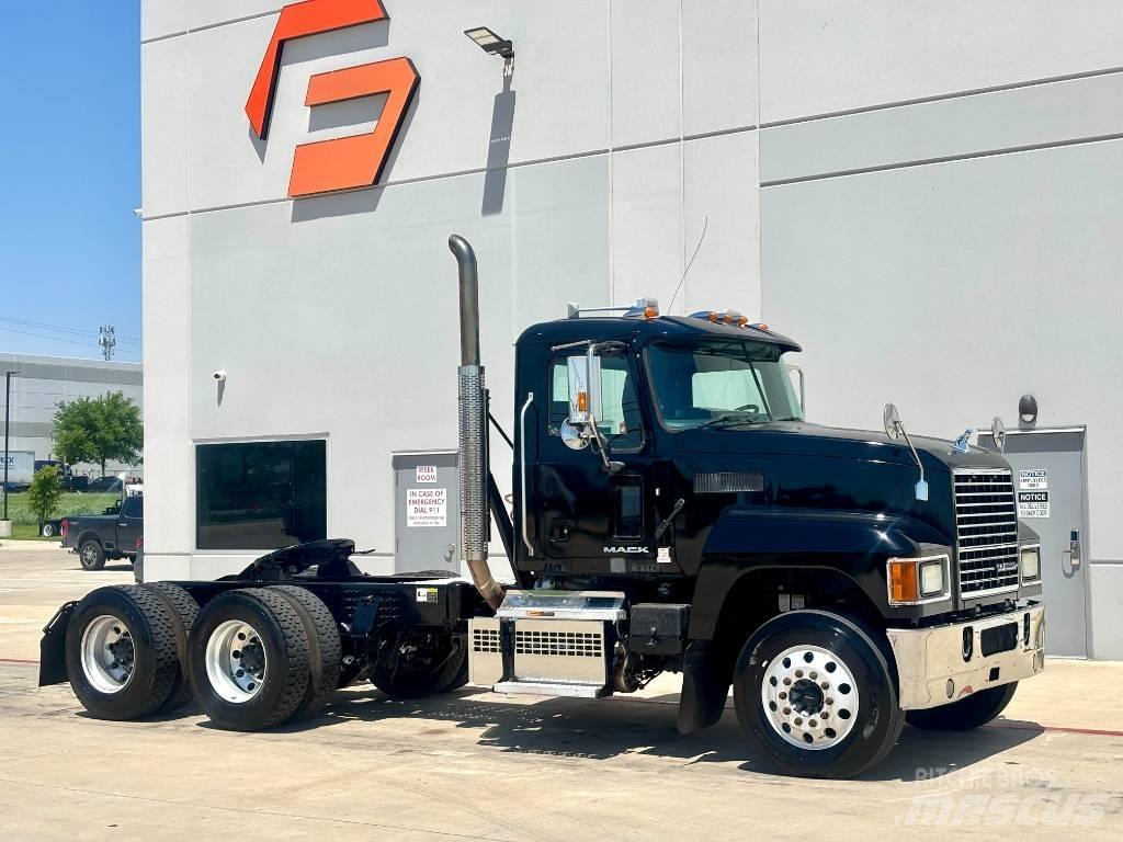 Mack CHU 613 Conventional Trucks / Tractor Trucks