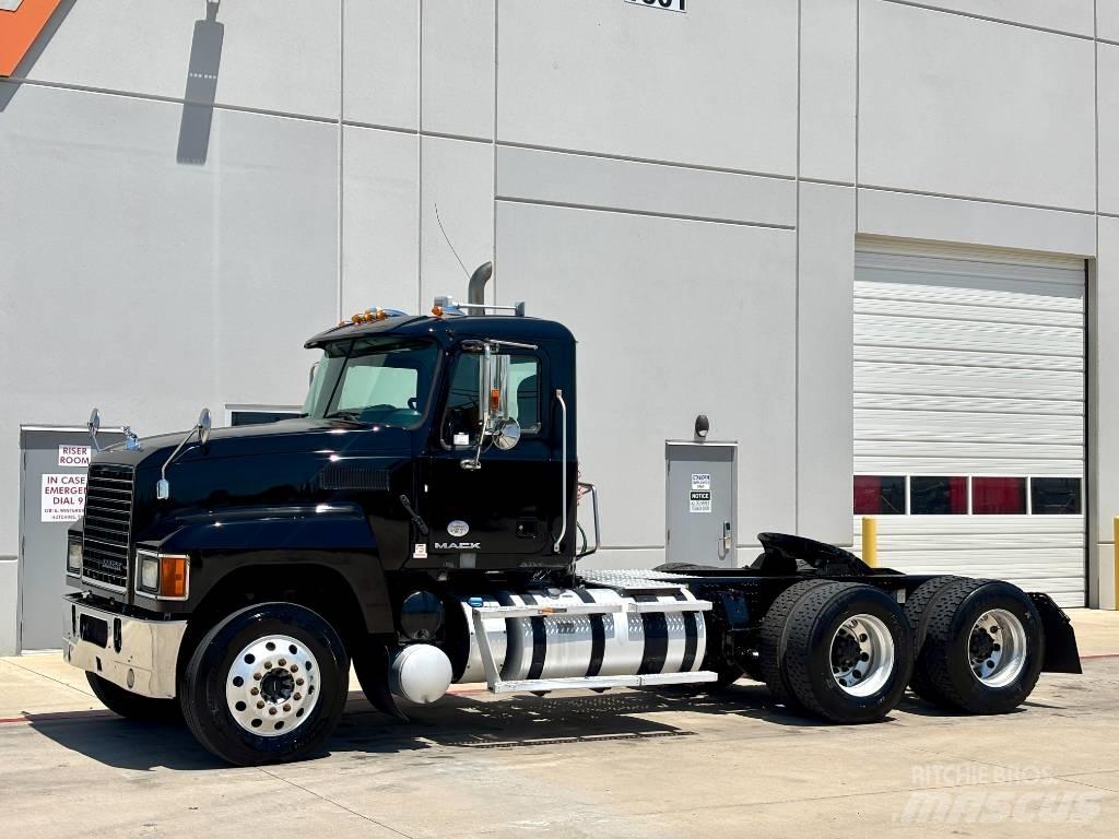 Mack CHU 613 Conventional Trucks / Tractor Trucks