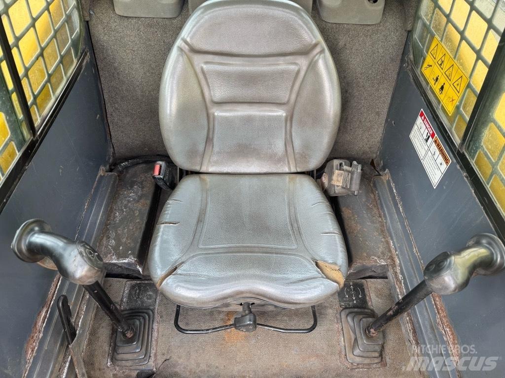 Gehl 6640 Skid Steer Loaders