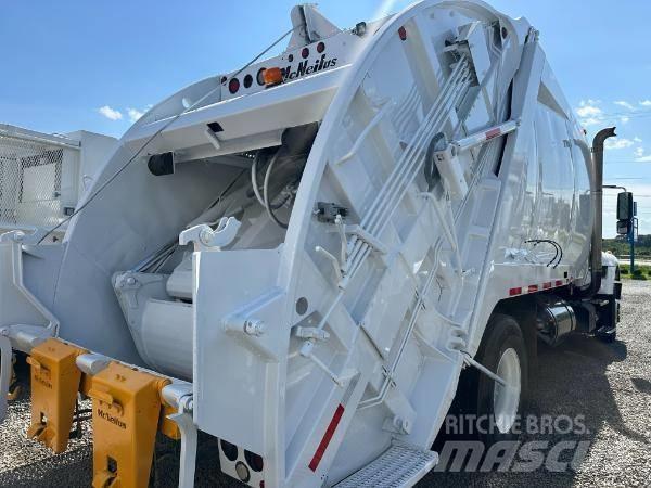 International 7400 Garbage Trucks / Recycling Trucks
