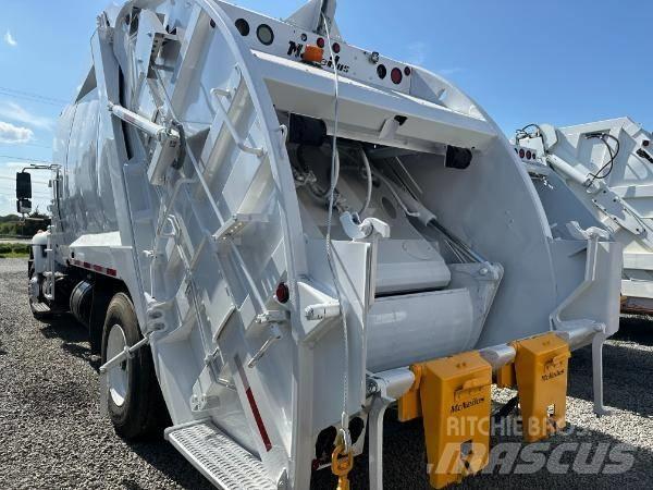 International 7400 Garbage Trucks / Recycling Trucks