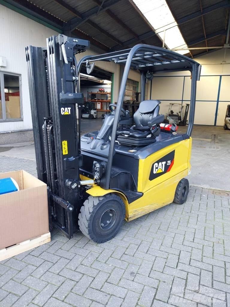 CAT EP25CN Electric Forklifts
