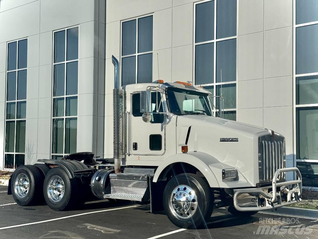 Kenworth T800 Conventional Trucks / Tractor Trucks