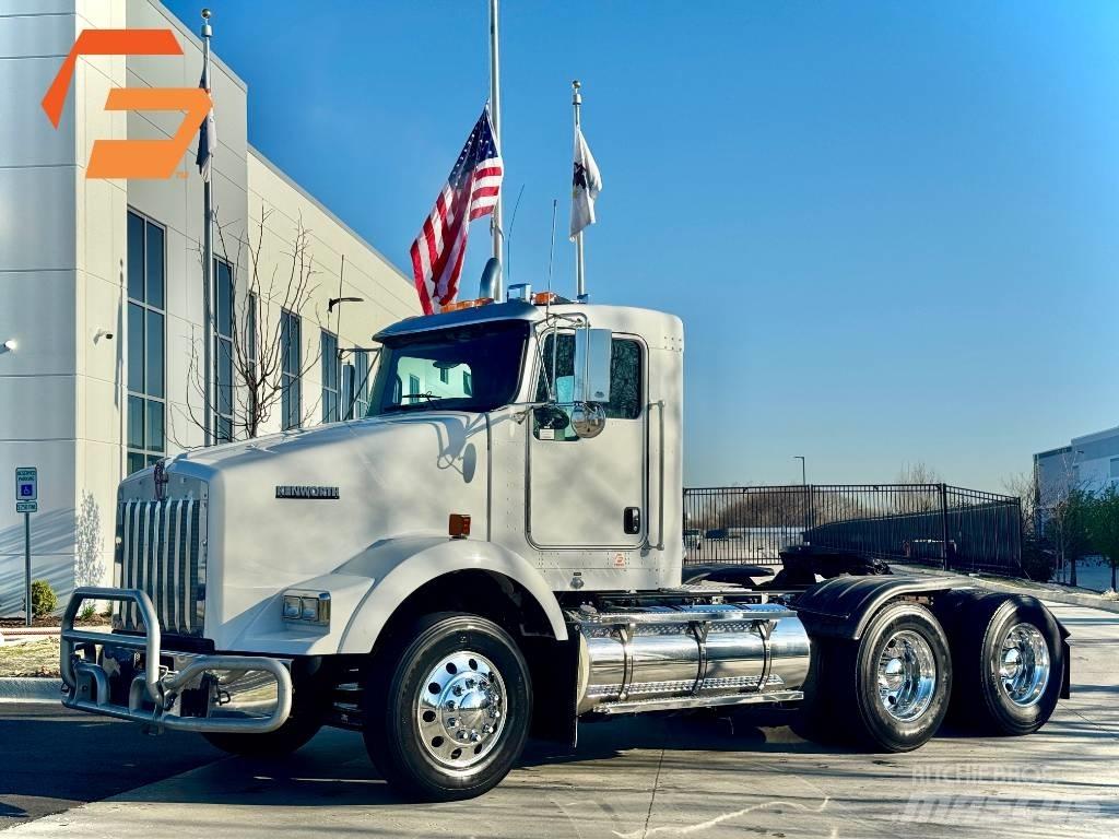 Kenworth T800 Conventional Trucks / Tractor Trucks
