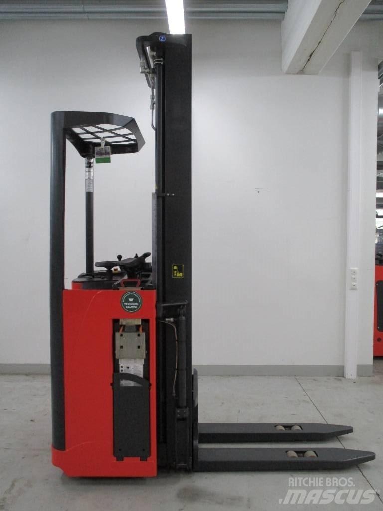 Linde L1600 TTFYS Self Propelled Stackers