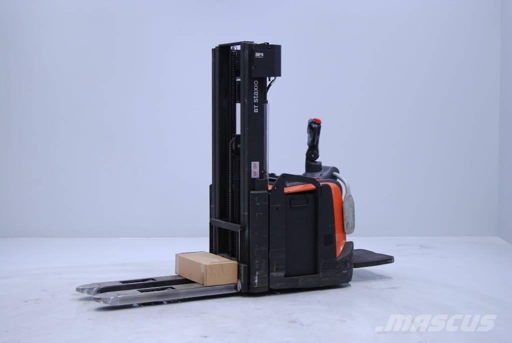 Toyota SPE160L Pedestrian stacker