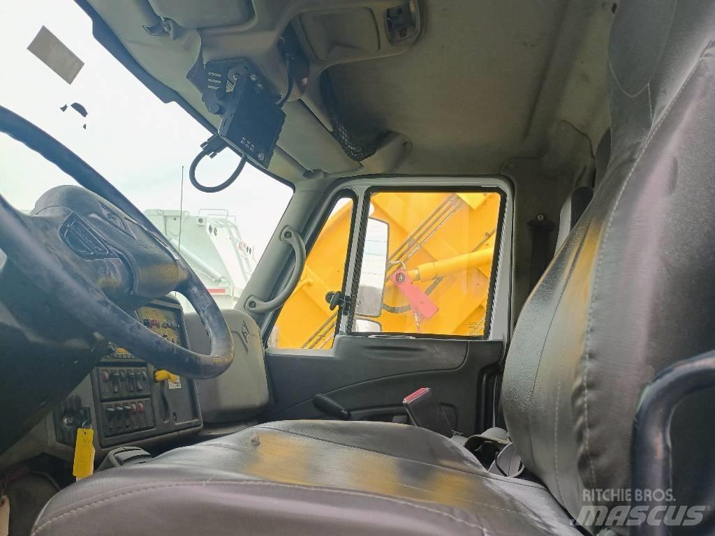International 7400 Garbage Trucks / Recycling Trucks
