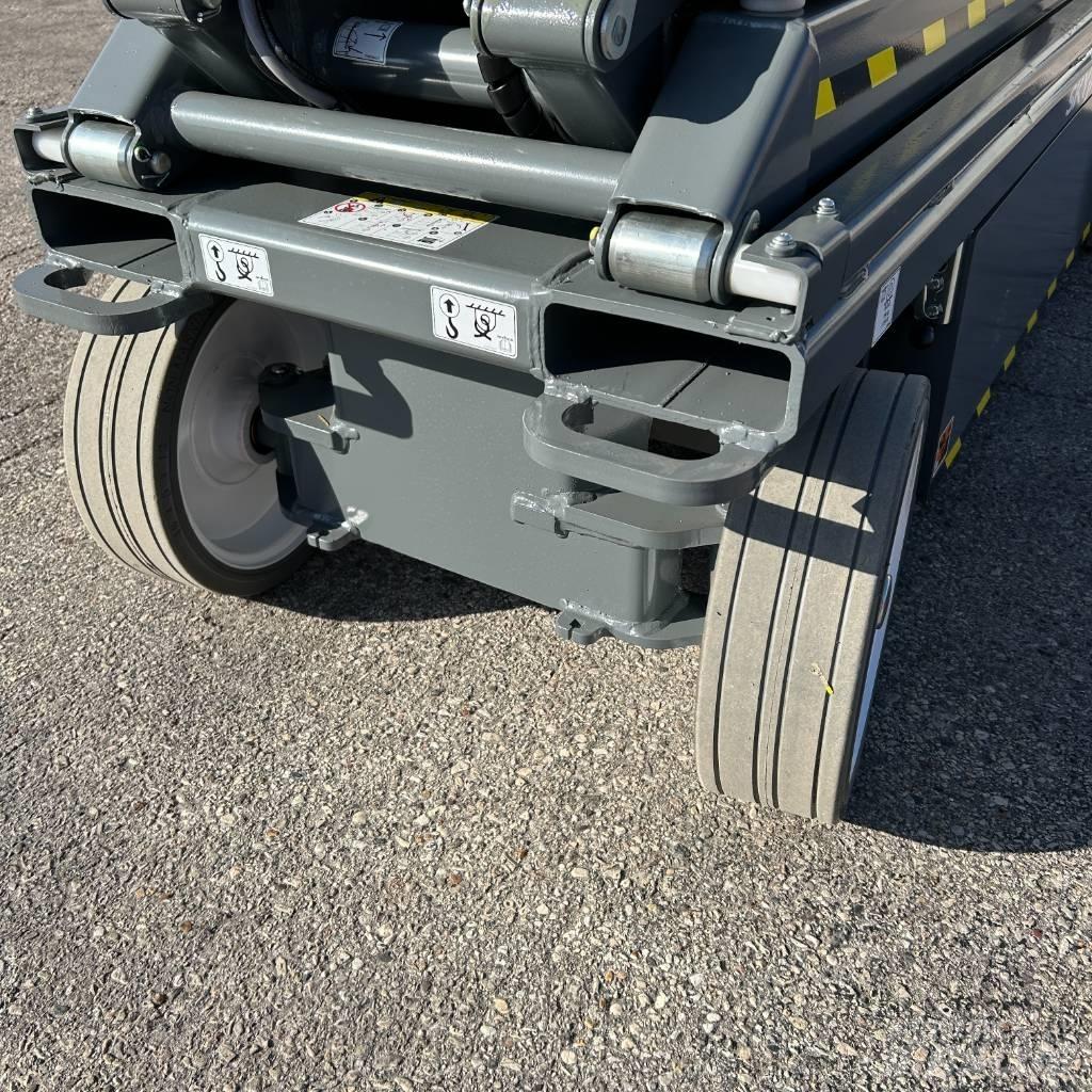 SkyJack SJ 3226 Scissor Lifts