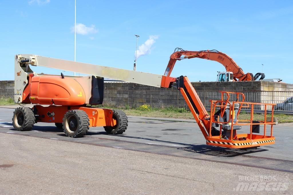 JLG 800AJ Articulated boom lifts