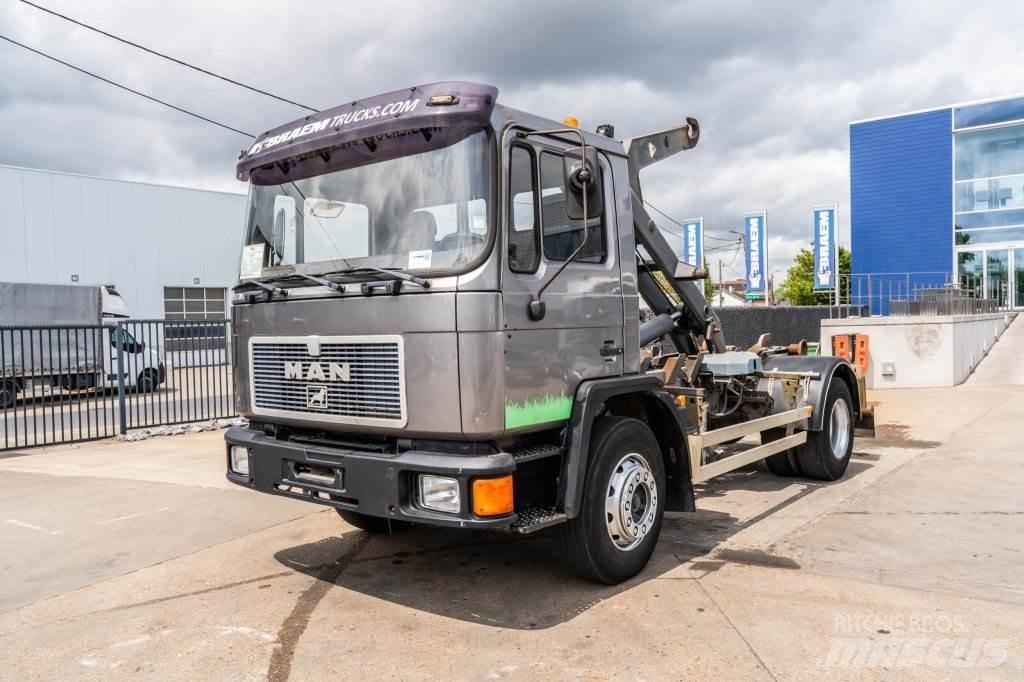 MAN 18.222 F Hook lift trucks