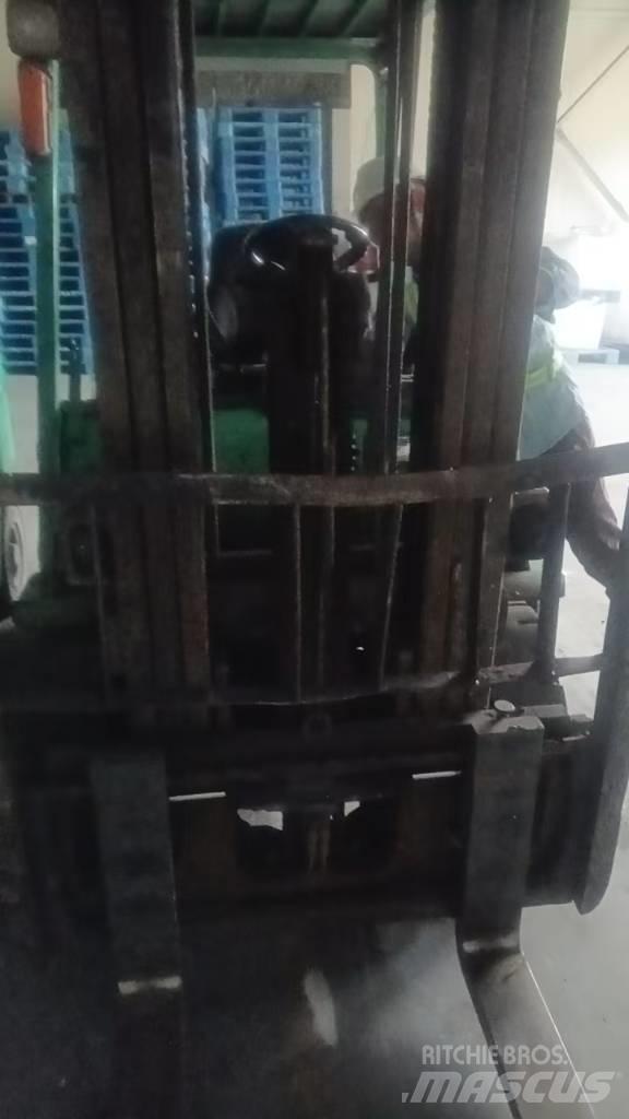 Mitsubishi FD 25 Diesel Forklifts
