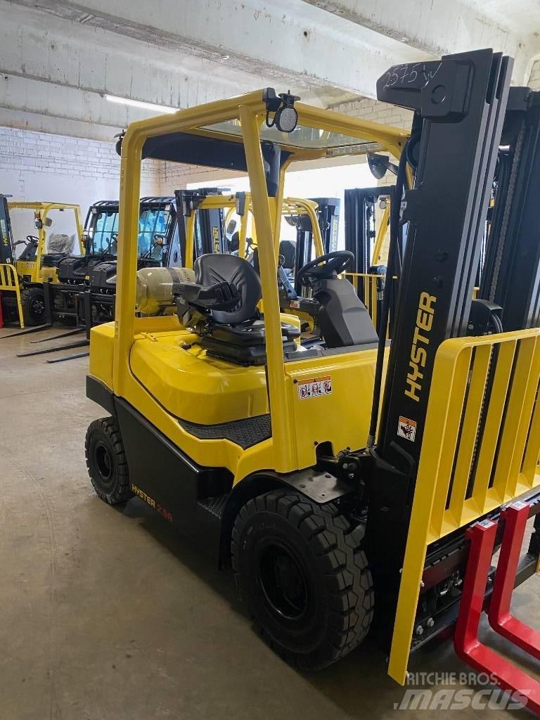 Hyster H2.5A LPG trucks