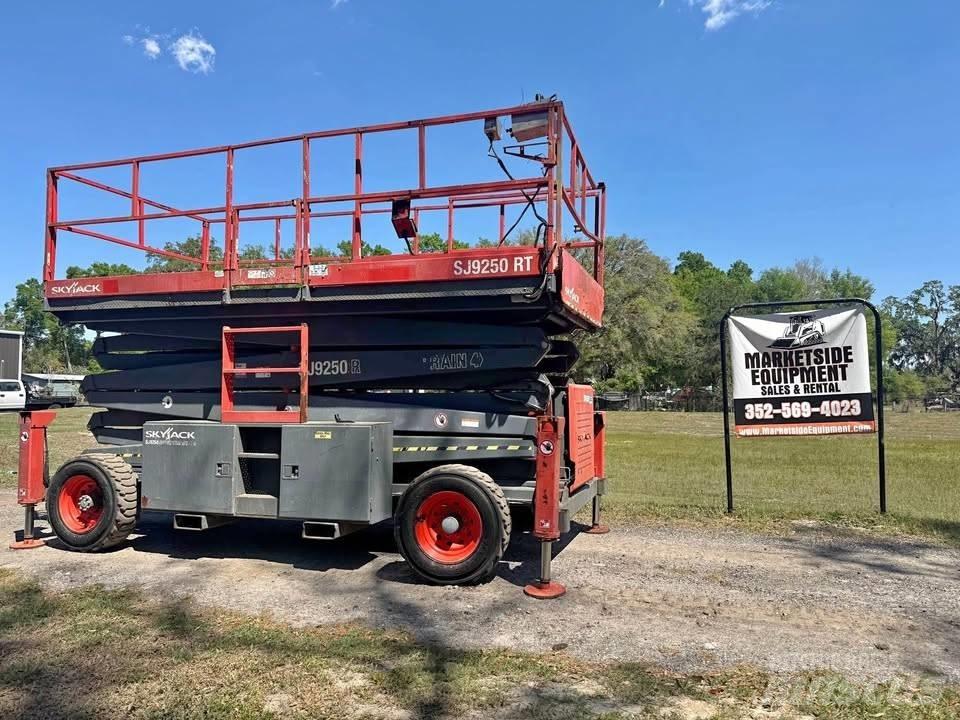 SkyJack SJ 9250 RT Scissor Lifts