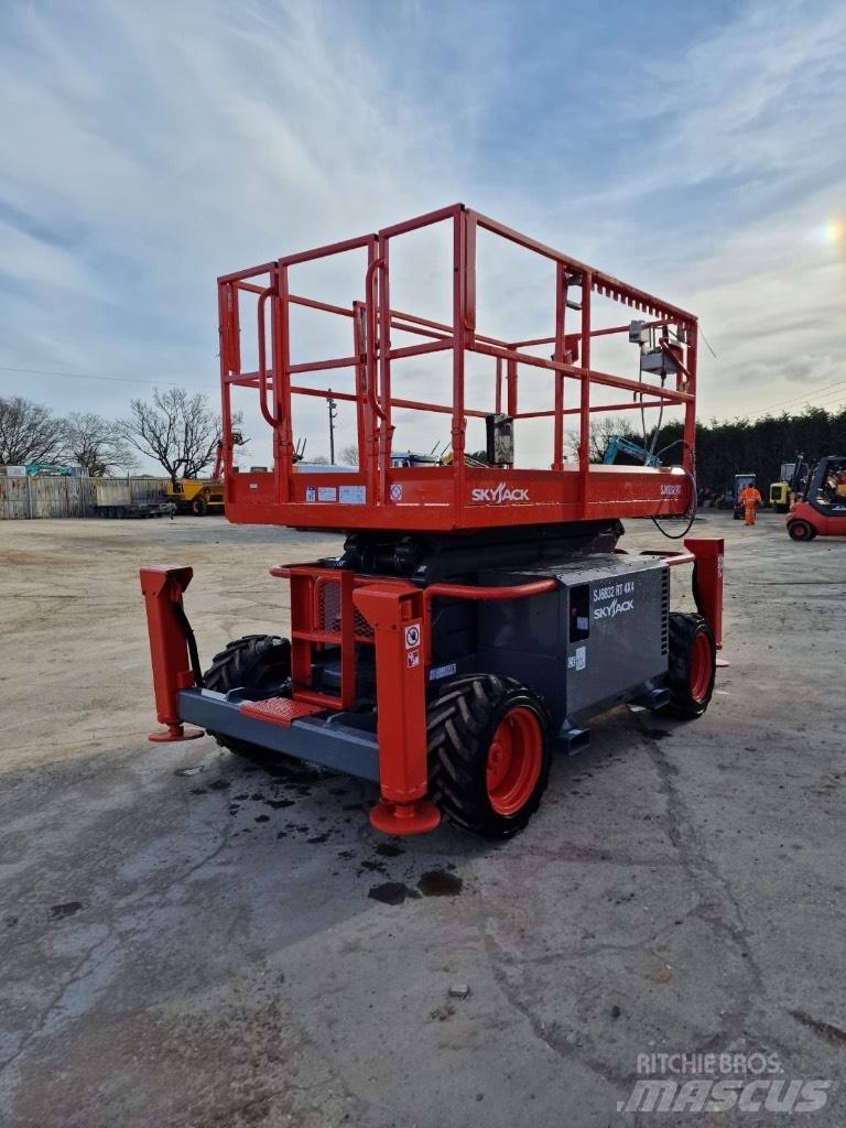 SkyJack SJ 6832 RT Scissor Lifts