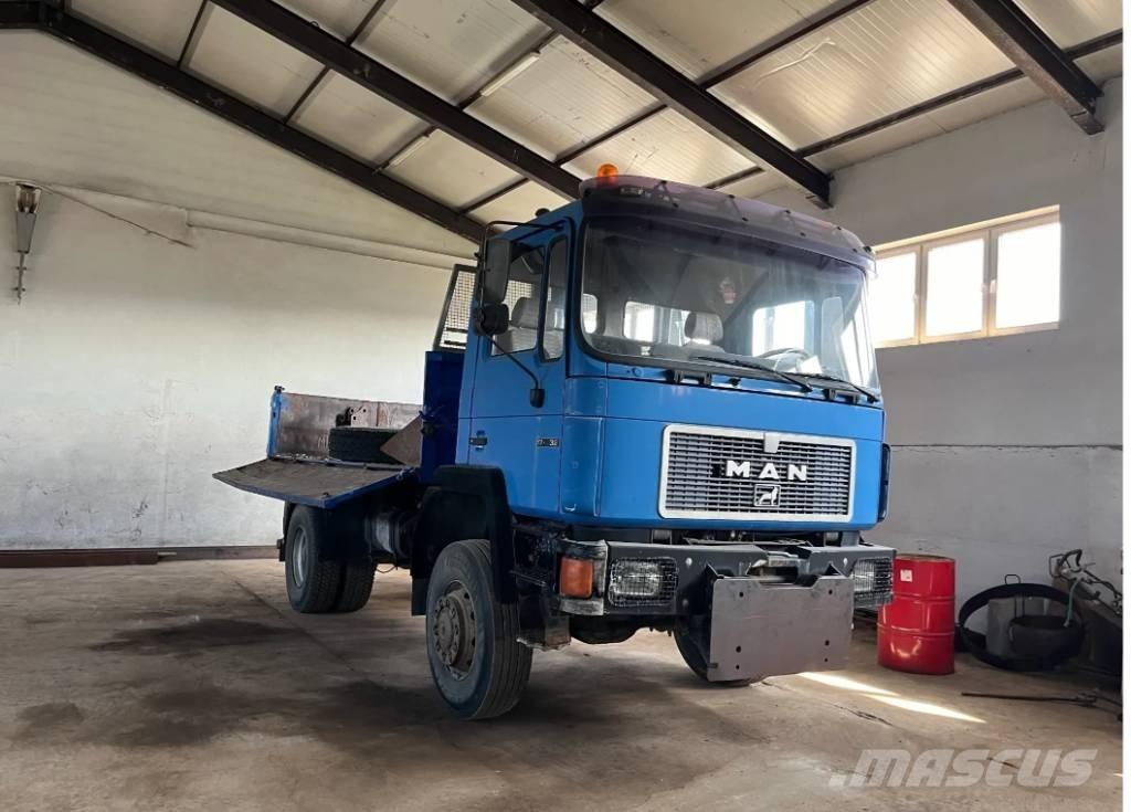 MAN 18-232 Dump Trucks
