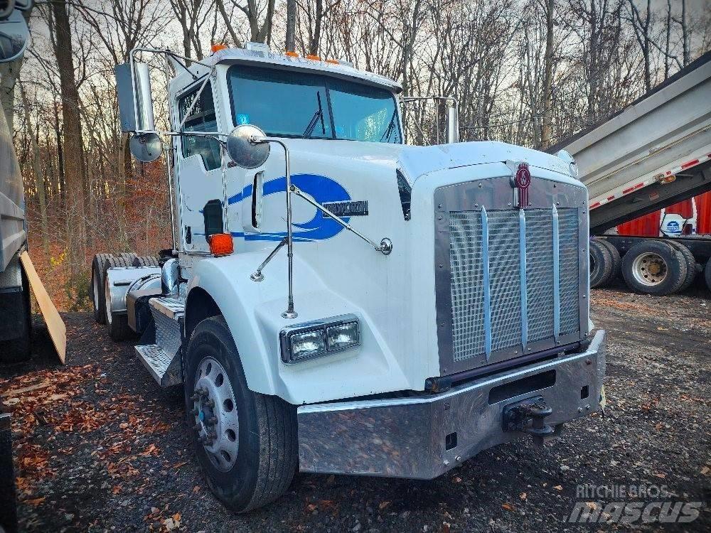 Kenworth T 800 B Conventional Trucks / Tractor Trucks