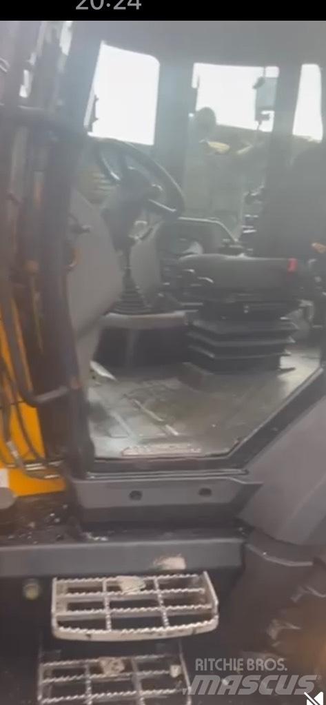 JCB 3CX Compact Backhoe Loaders