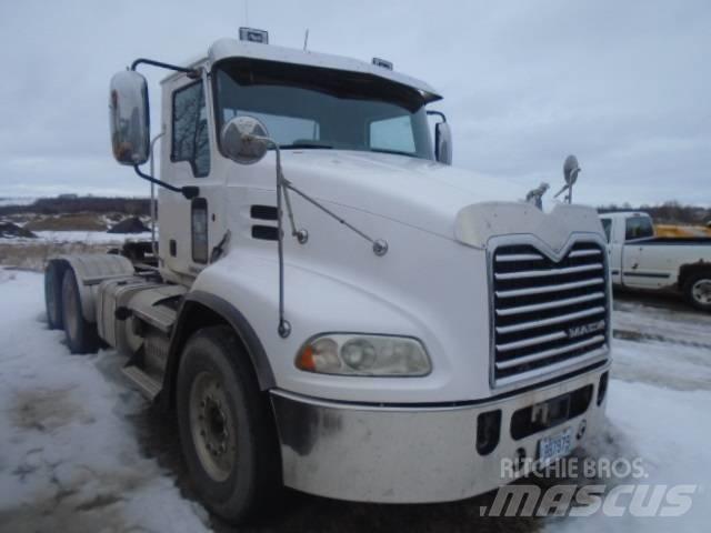 Mack CXU 613 Conventional Trucks / Tractor Trucks