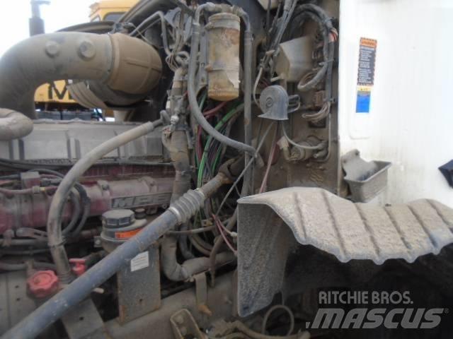 Mack CXU 613 Conventional Trucks / Tractor Trucks