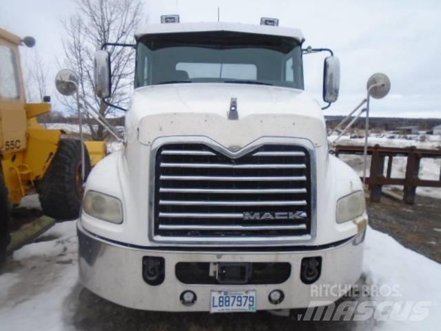 Mack CXU 613 Conventional Trucks / Tractor Trucks