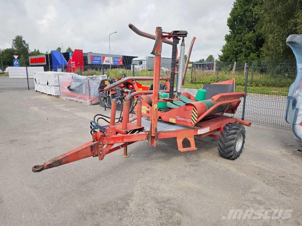 Kverneland UN 7517 Bale Wrappers