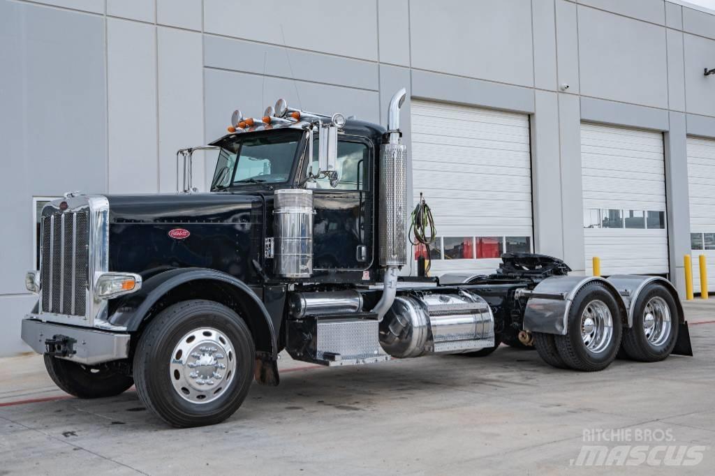 Peterbilt 388 Conventional Trucks / Tractor Trucks