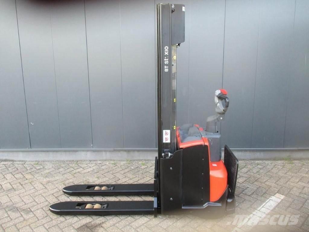 Toyota SWE 120L Pedestrian stacker