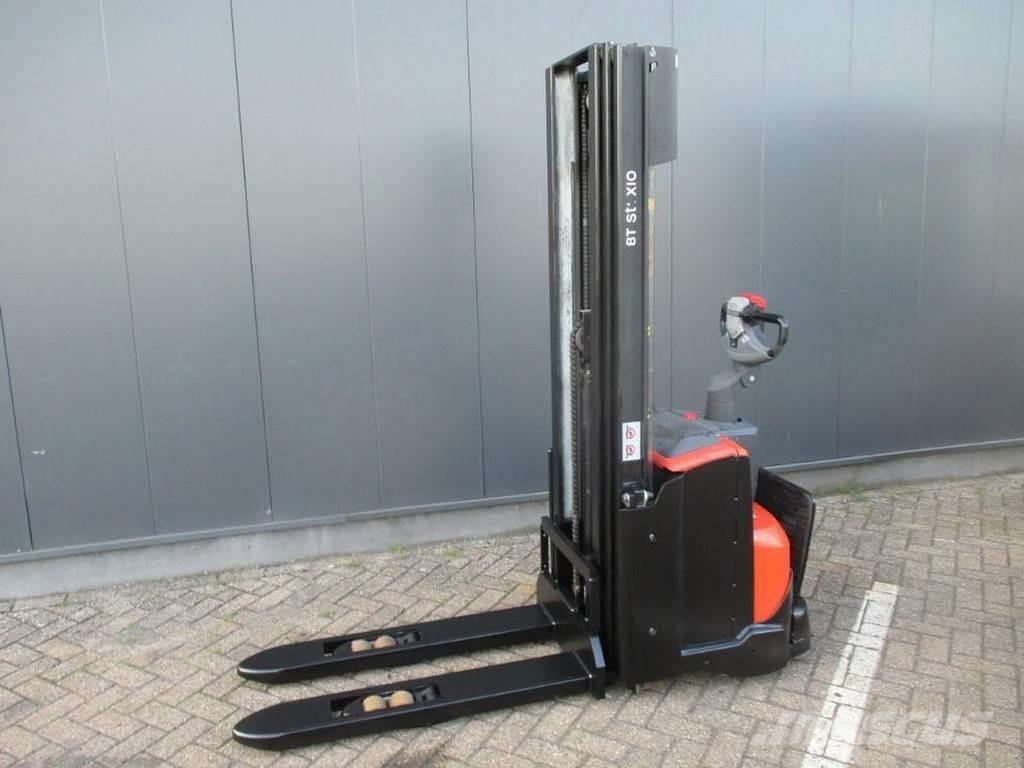 Toyota SWE 120L Pedestrian stacker