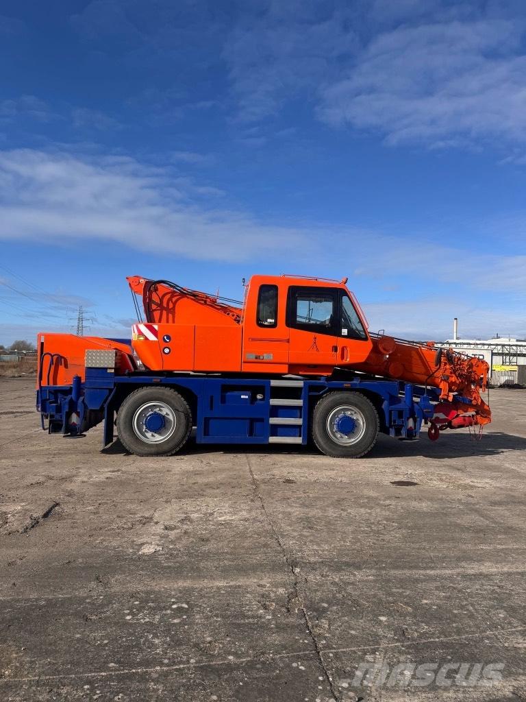 Kato CR 200 Ri Mobile and all terrain cranes