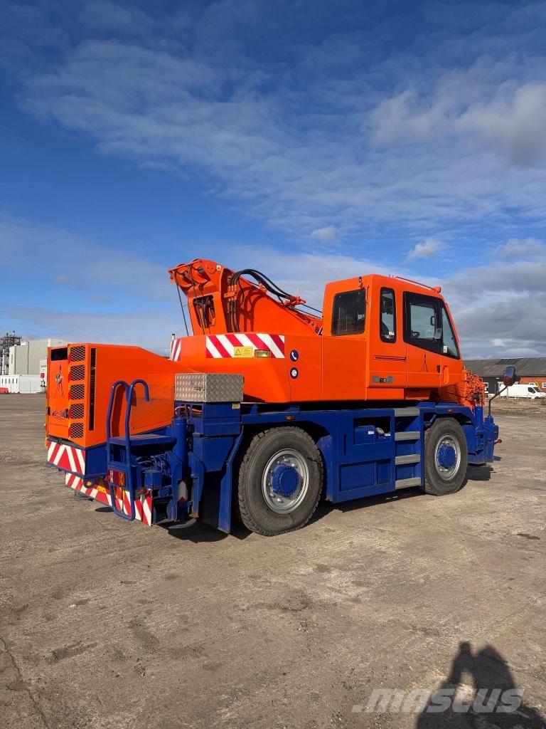 Kato CR 200 Ri Mobile and all terrain cranes