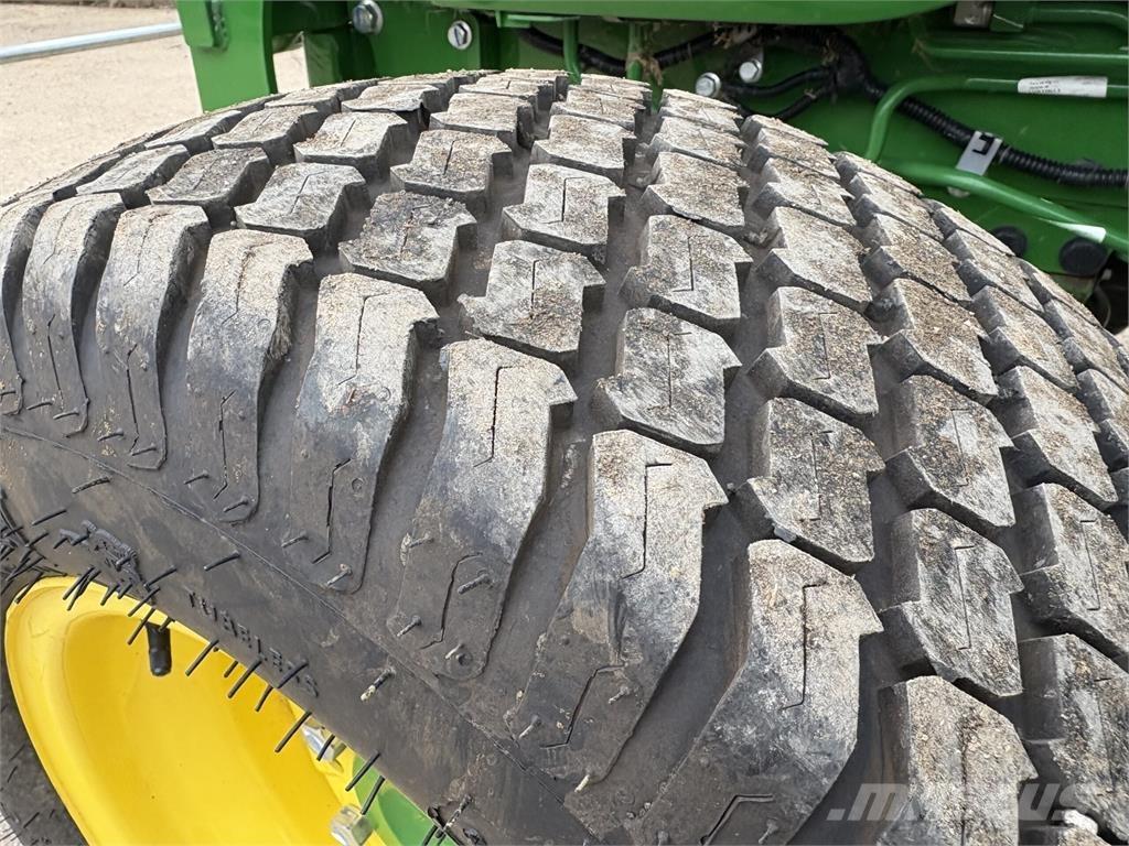 John Deere 4066R Compact tractors