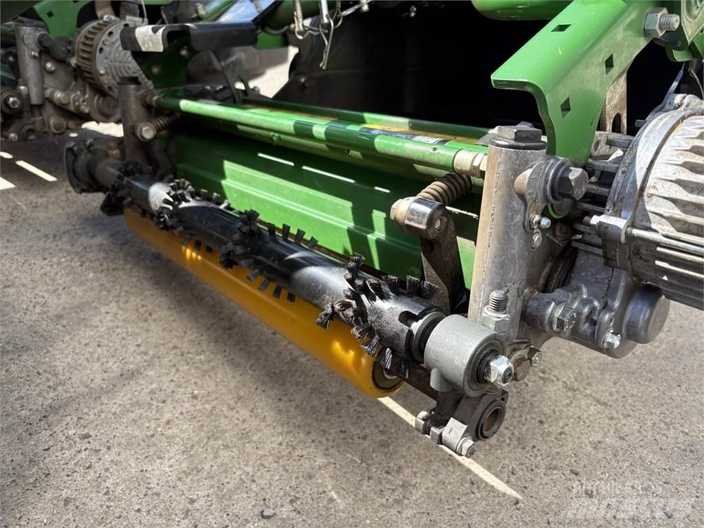 John Deere 7500AE Walk-behind mowers