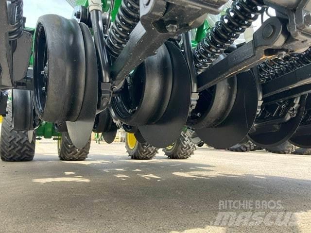 John Deere 750A Farm Drills