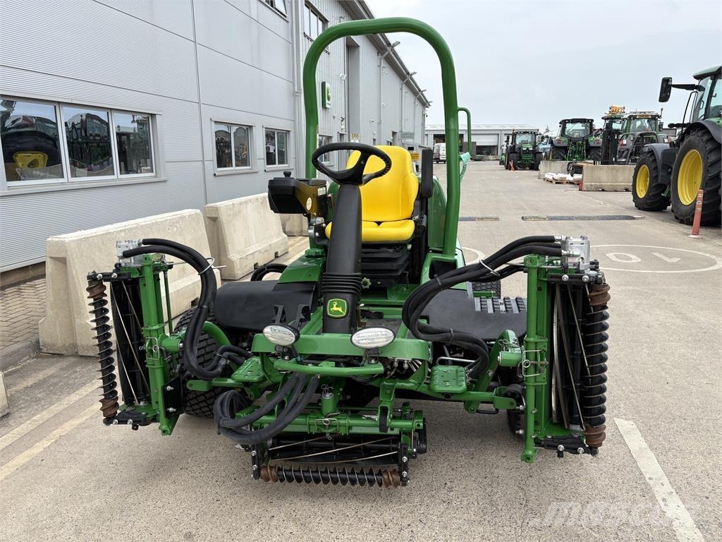 John Deere 7700A Walk-behind mowers
