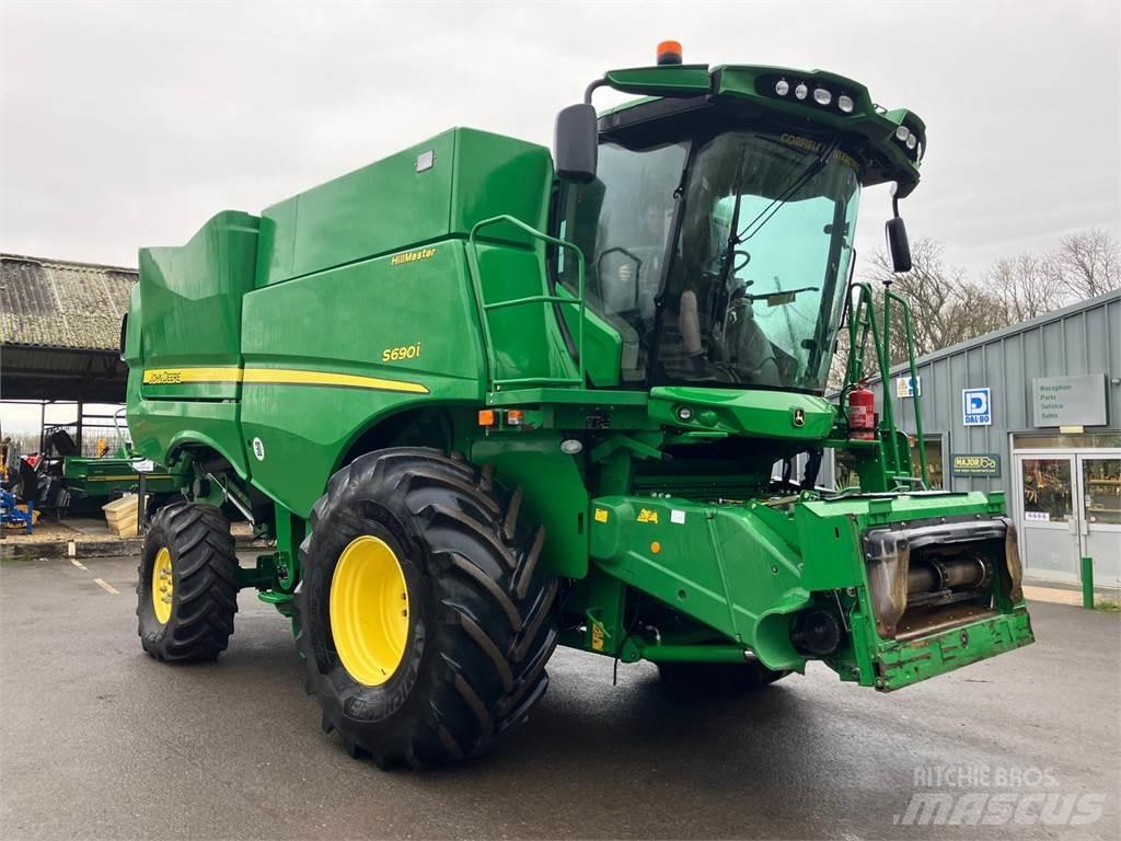 John Deere S690i HM Combine Harvesters