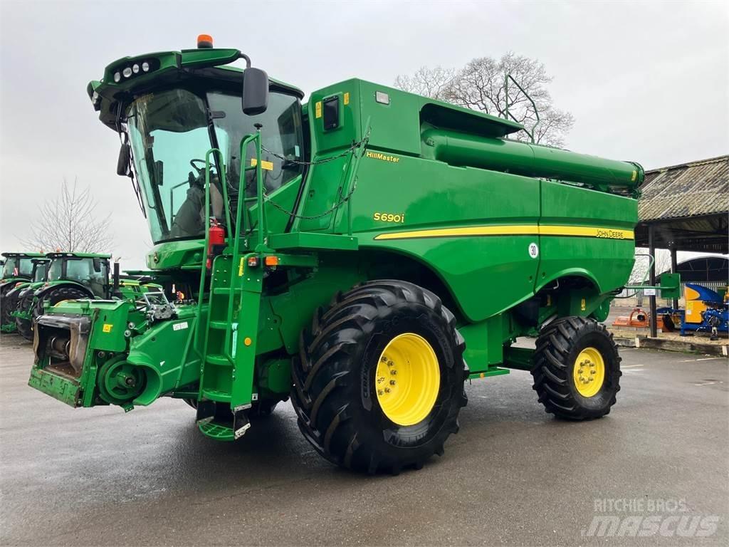 John Deere S690i HM Combine Harvesters