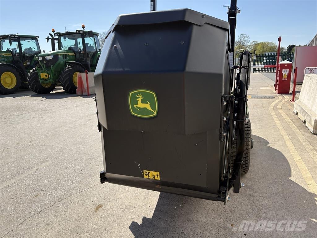 John Deere X950R Riding mowers